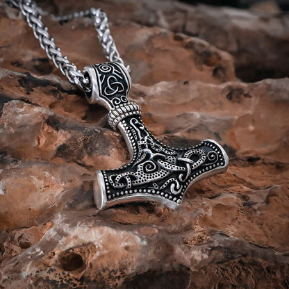 ORNAMENTAL MJÖLNIR AMULET